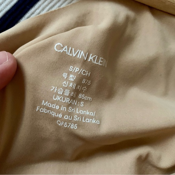 Medium Nude Calvin Klein Plunge Invisibles Bra - Picture 4 of 5